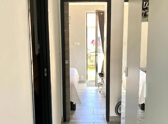 Naturiste Heliovillage De Standing * アグド